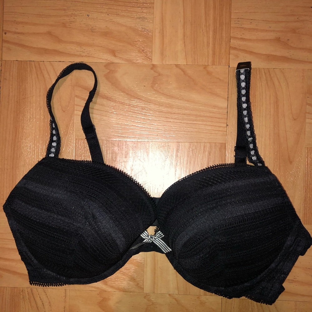 NEW Victoria Secret Black Bra